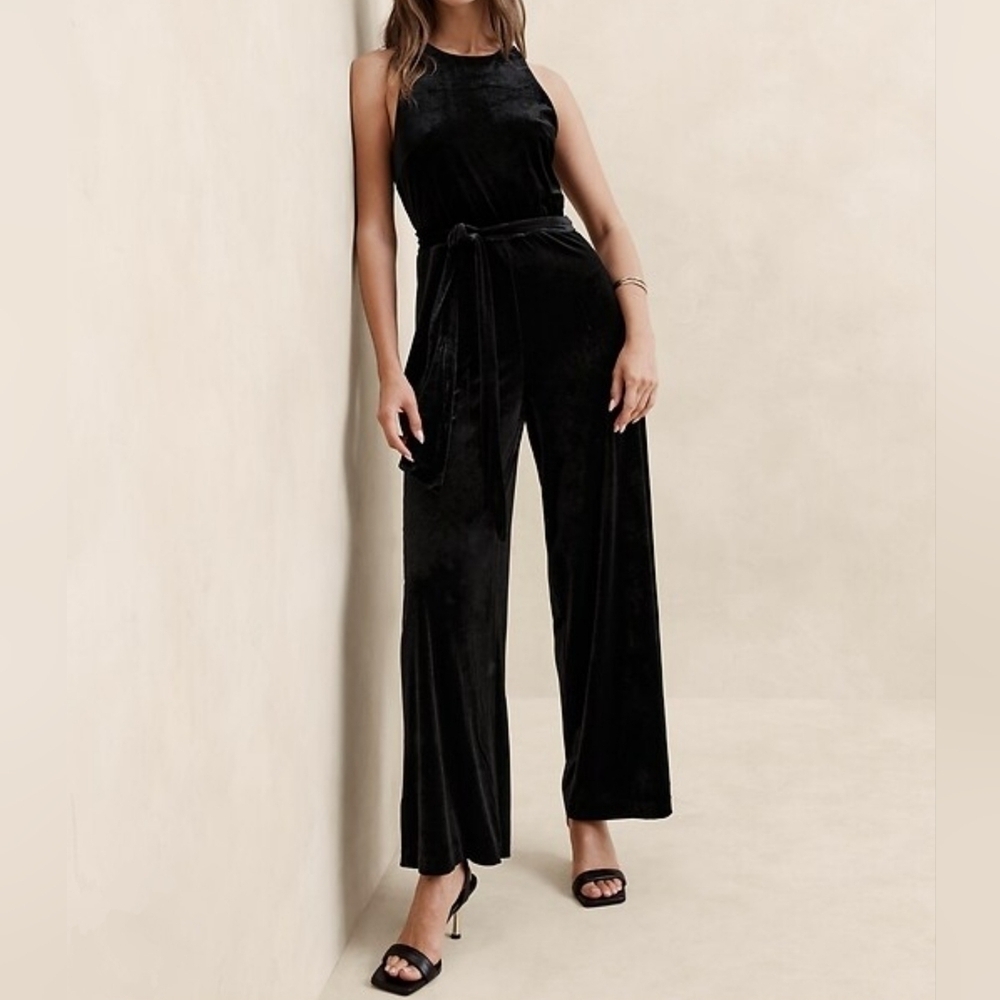 Banana Republic Women's Wide-Leg Sleeveless Velvet Knit Jumpsuit in Black